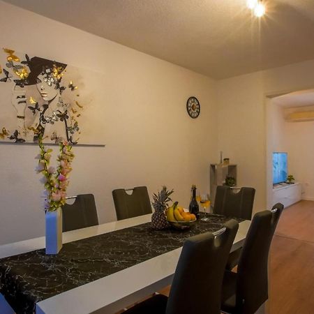 Apartman Mia With Pool1 Сплит Екстериор снимка