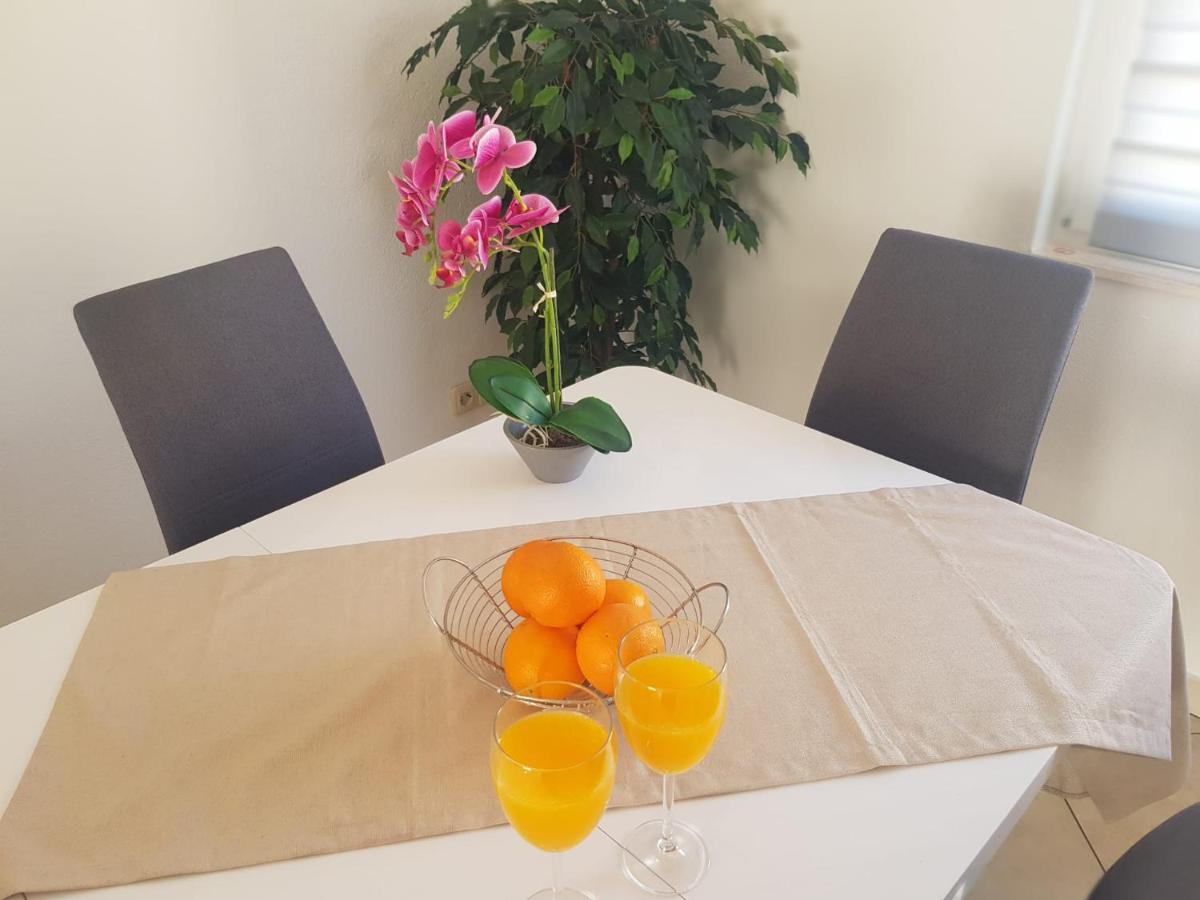 Apartman Mia With Pool1 Сплит Екстериор снимка