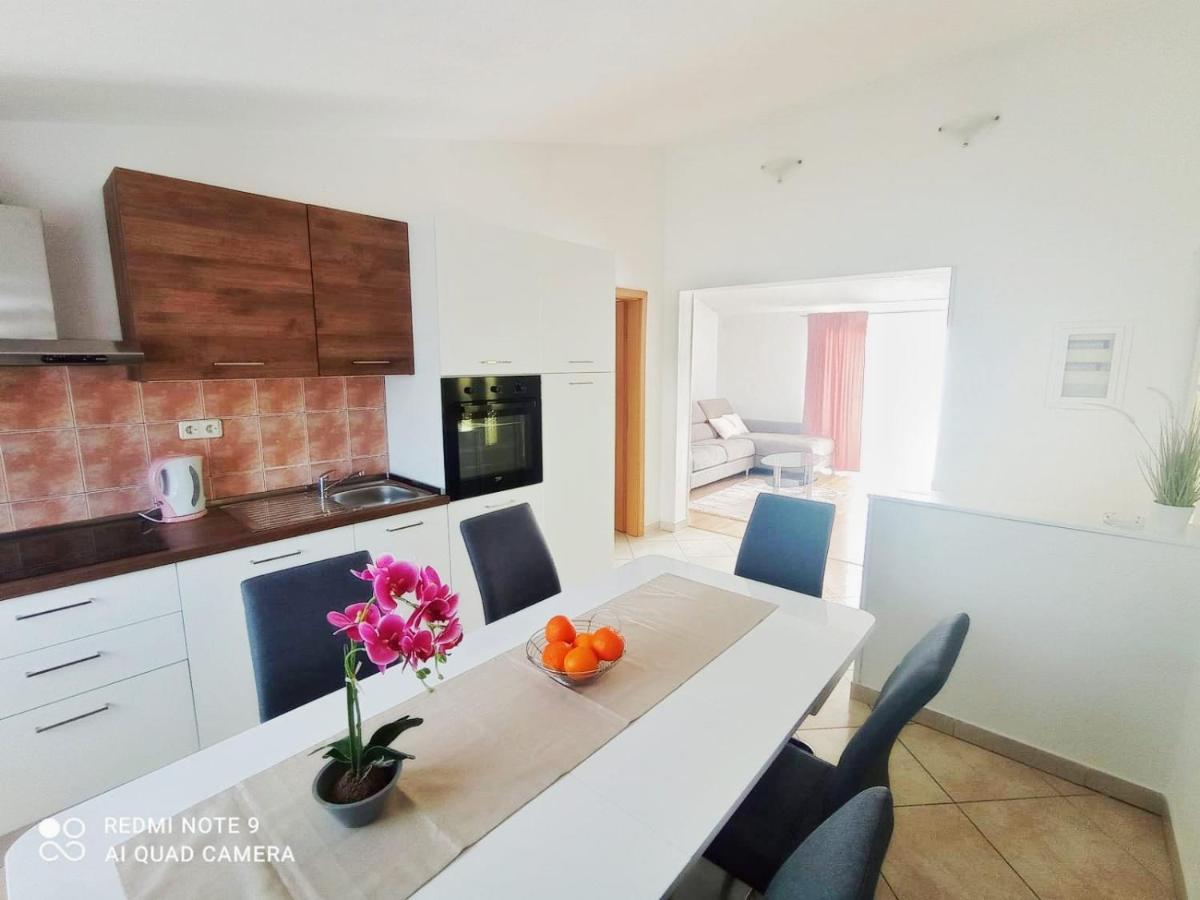 Apartman Mia With Pool1 Сплит Екстериор снимка