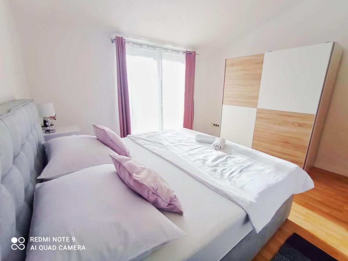 Apartman Mia With Pool1 Сплит Екстериор снимка