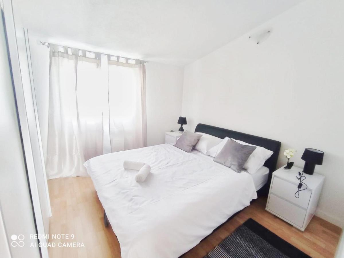 Apartman Mia With Pool1 Сплит Екстериор снимка