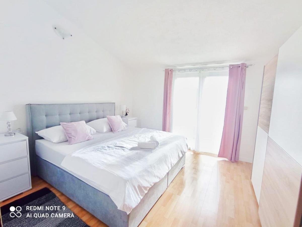 Apartman Mia With Pool1 Сплит Екстериор снимка