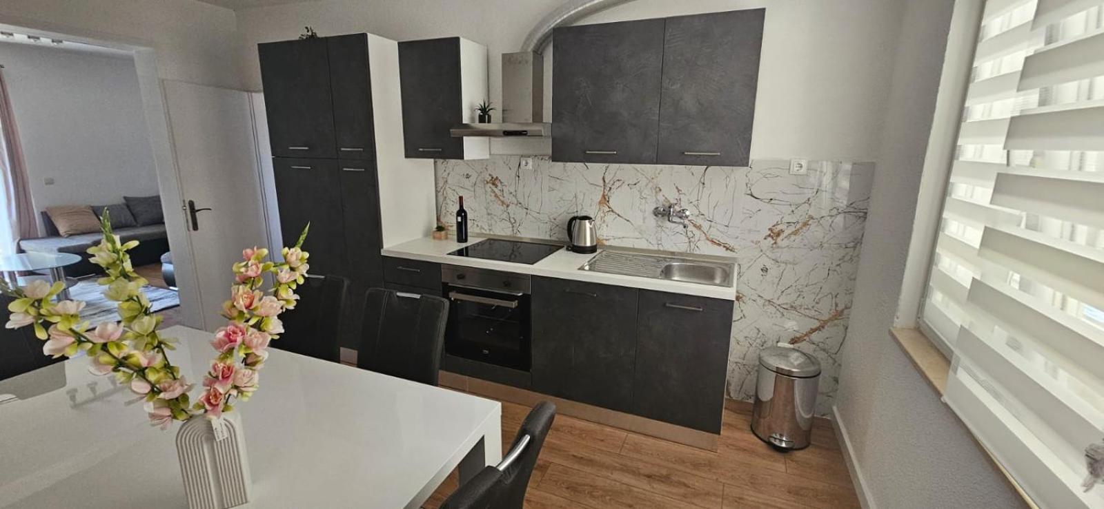 Apartman Mia With Pool1 Сплит Екстериор снимка